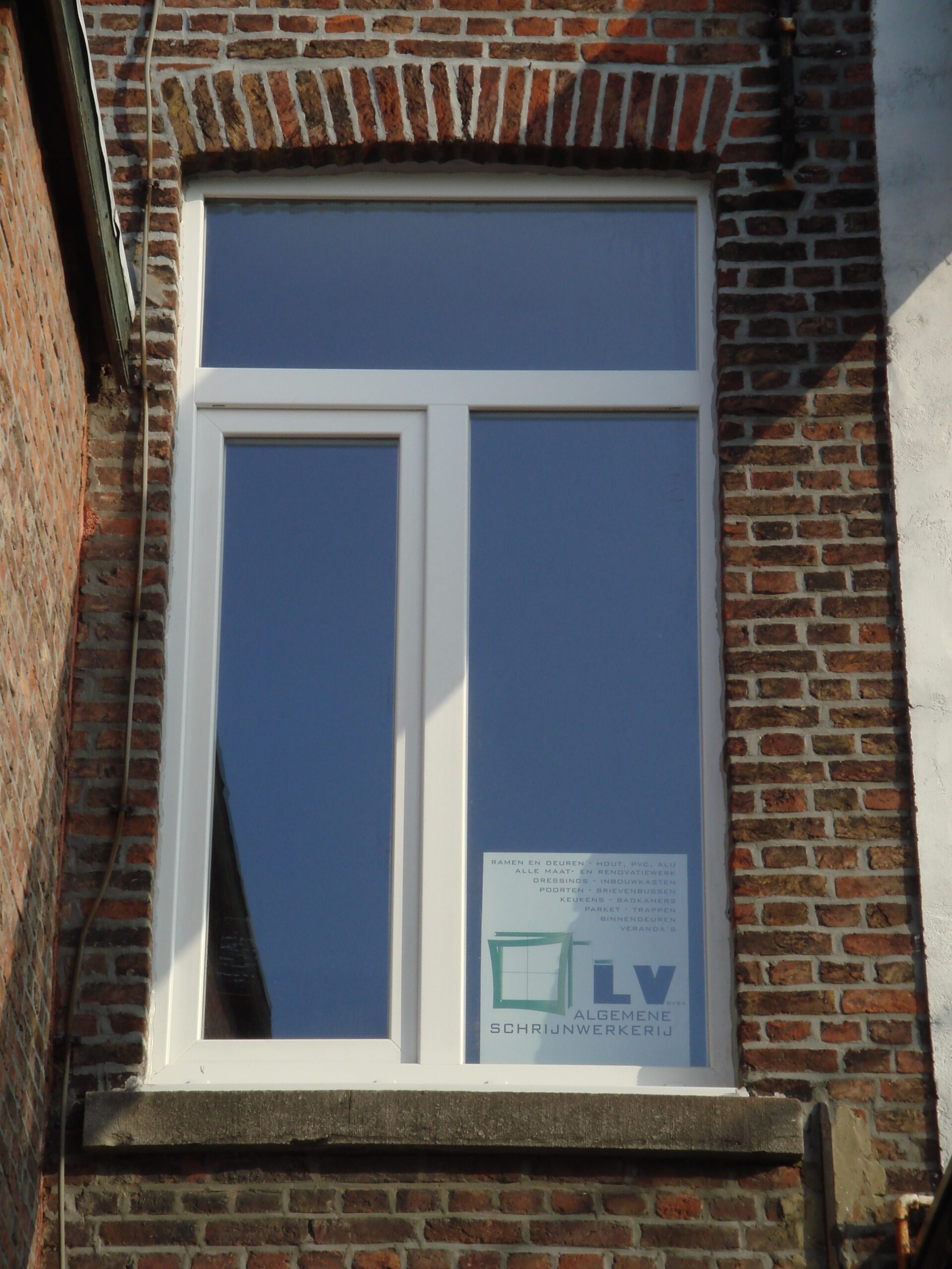 001 - Enkel opengaande witte raam