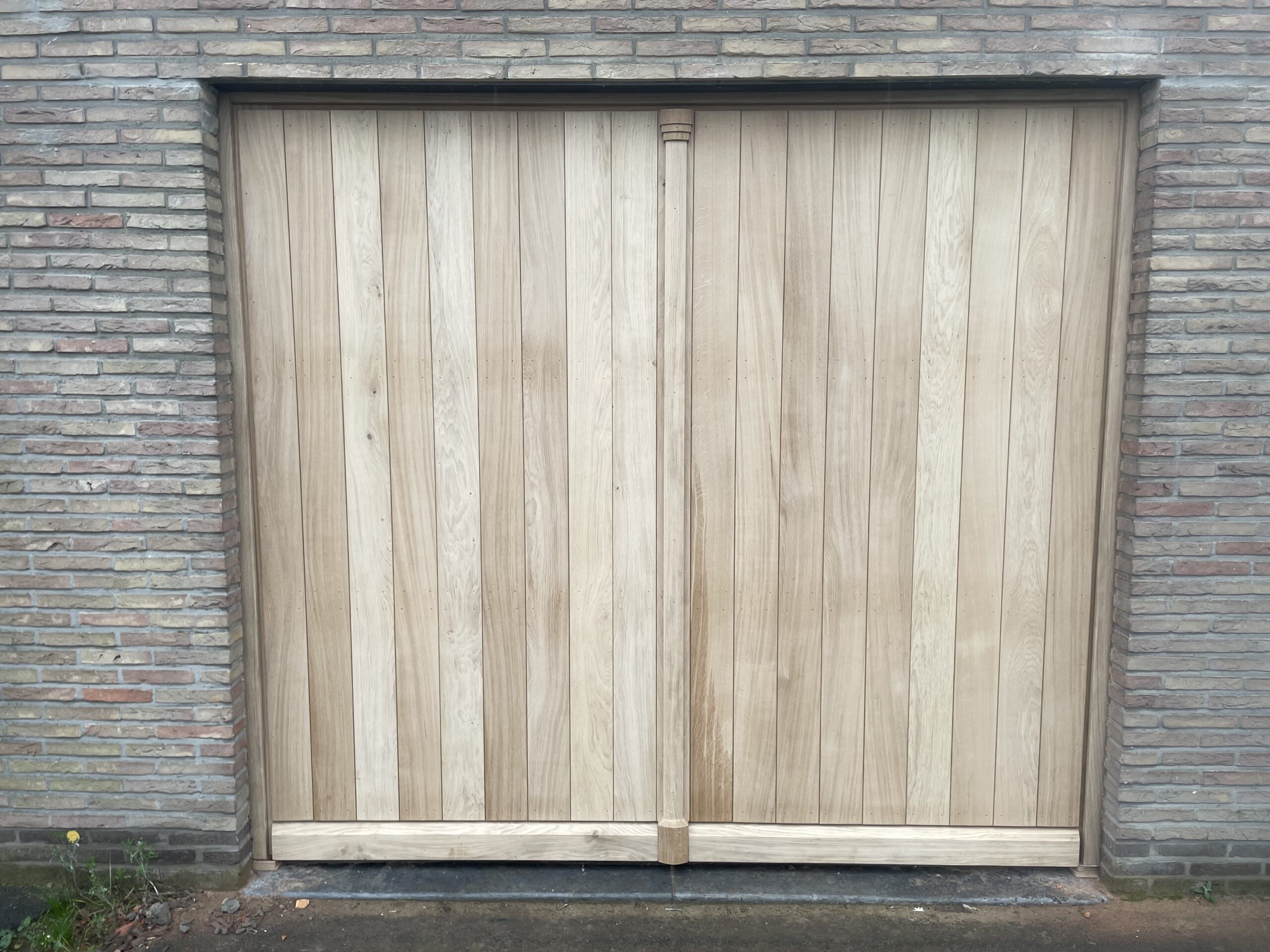 003 - Binnenblijvende kantelpoort in eik