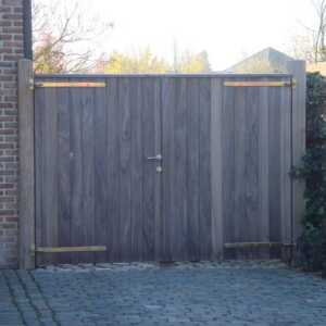 Dubbele handmatige poort in padoek