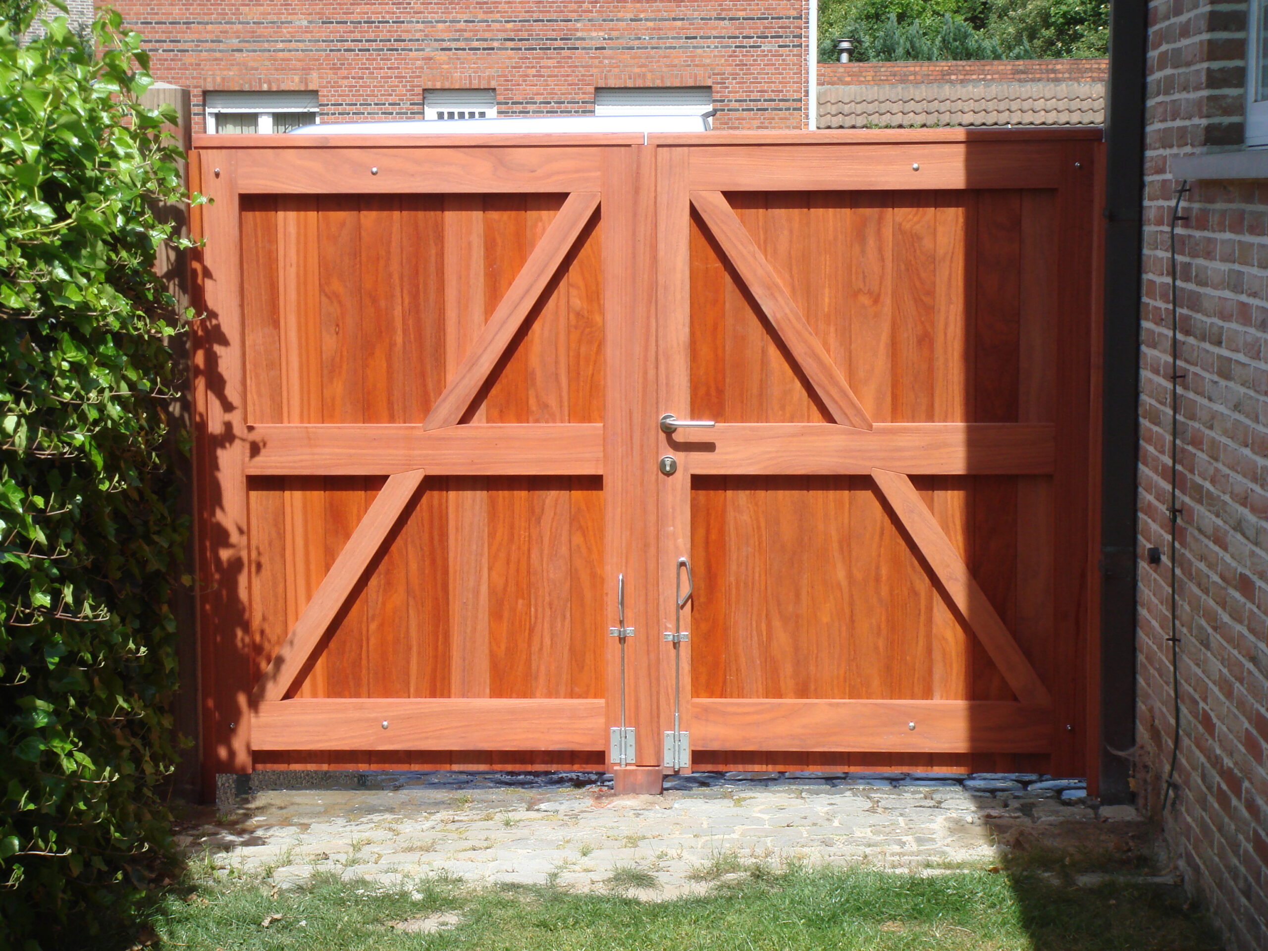 Dubbele handmatige poort in padoek