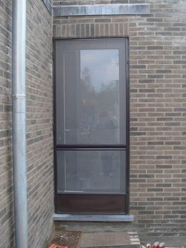 Achterdeur met vliegendeur
