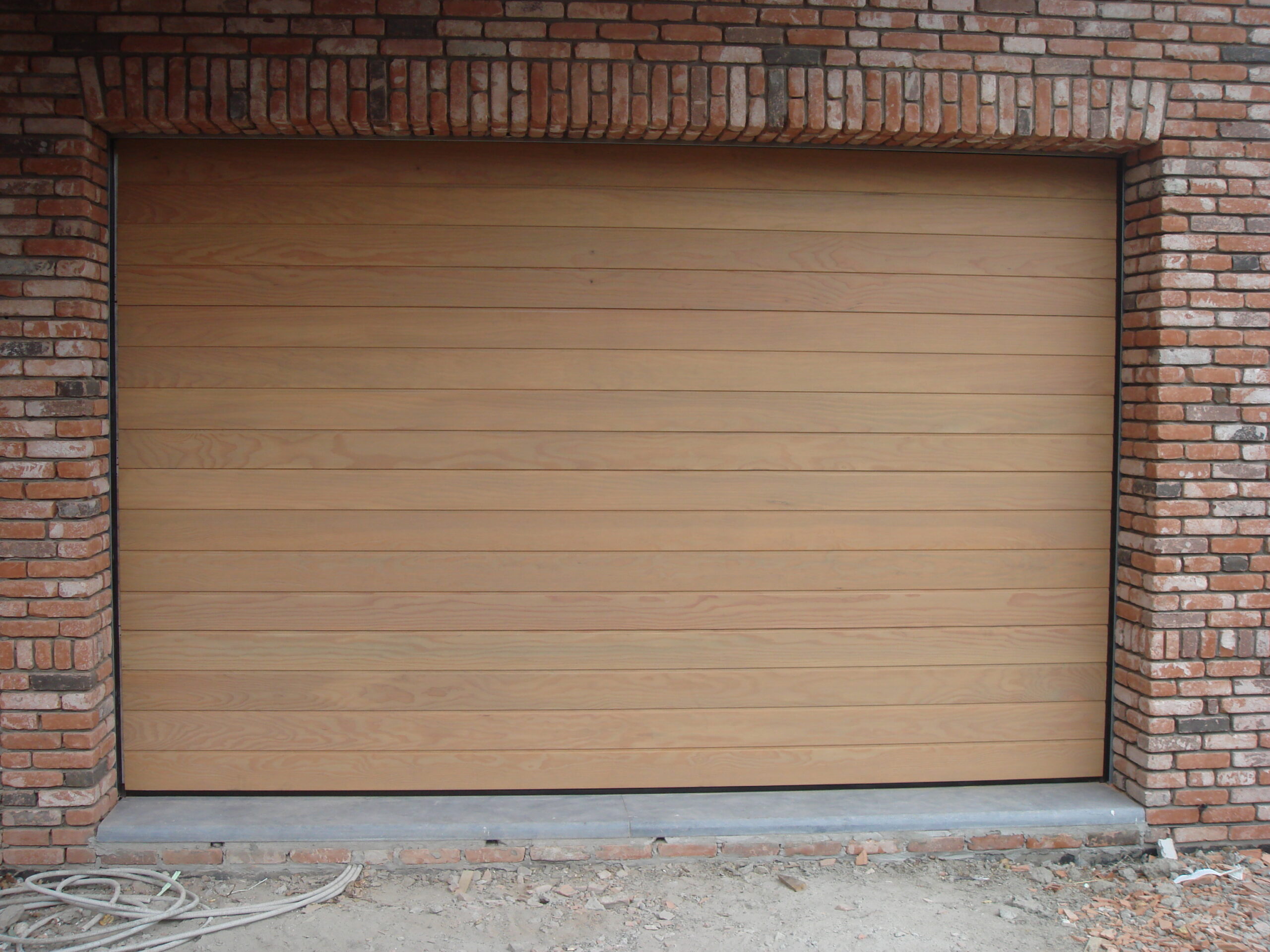 010 - Sectionaal poort, bekleed met orgon planch&eacute;