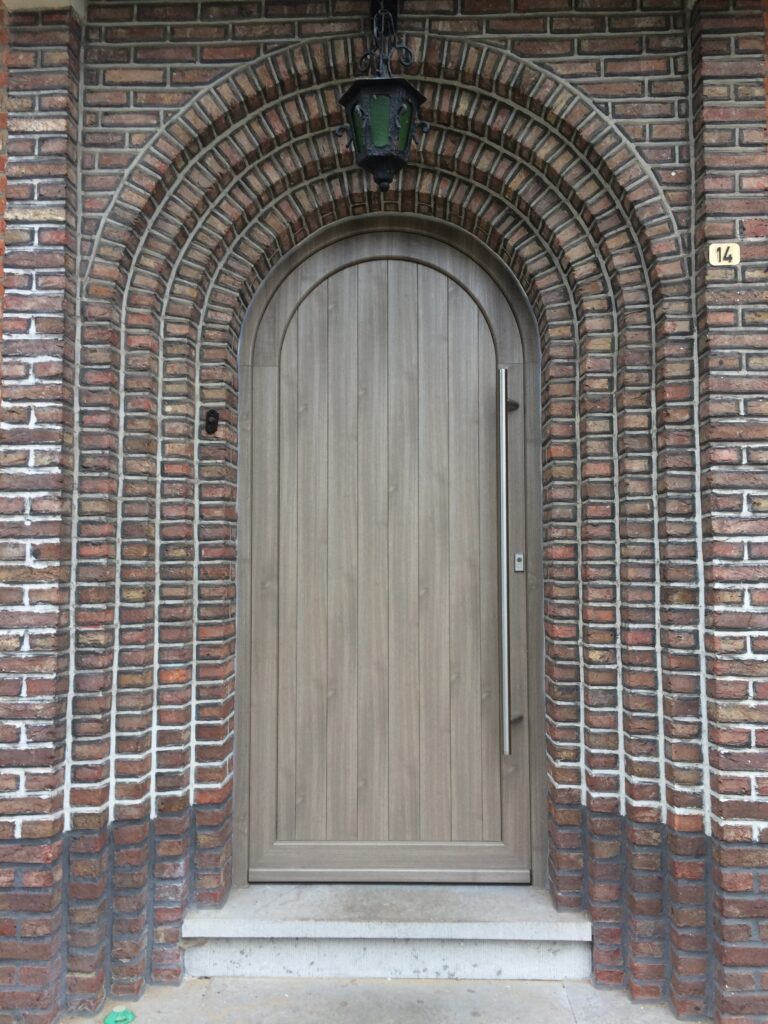 Voordeur met houtstructuur