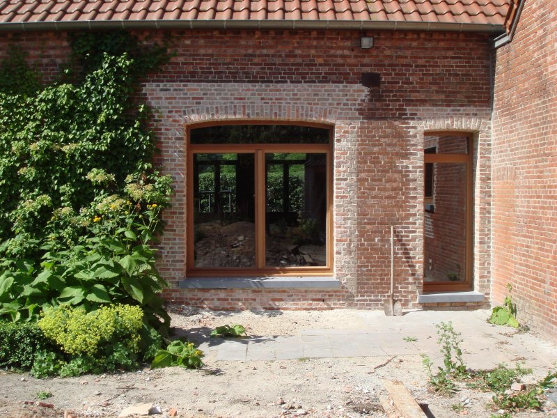 Dubbele draaikiepramen in afzelia