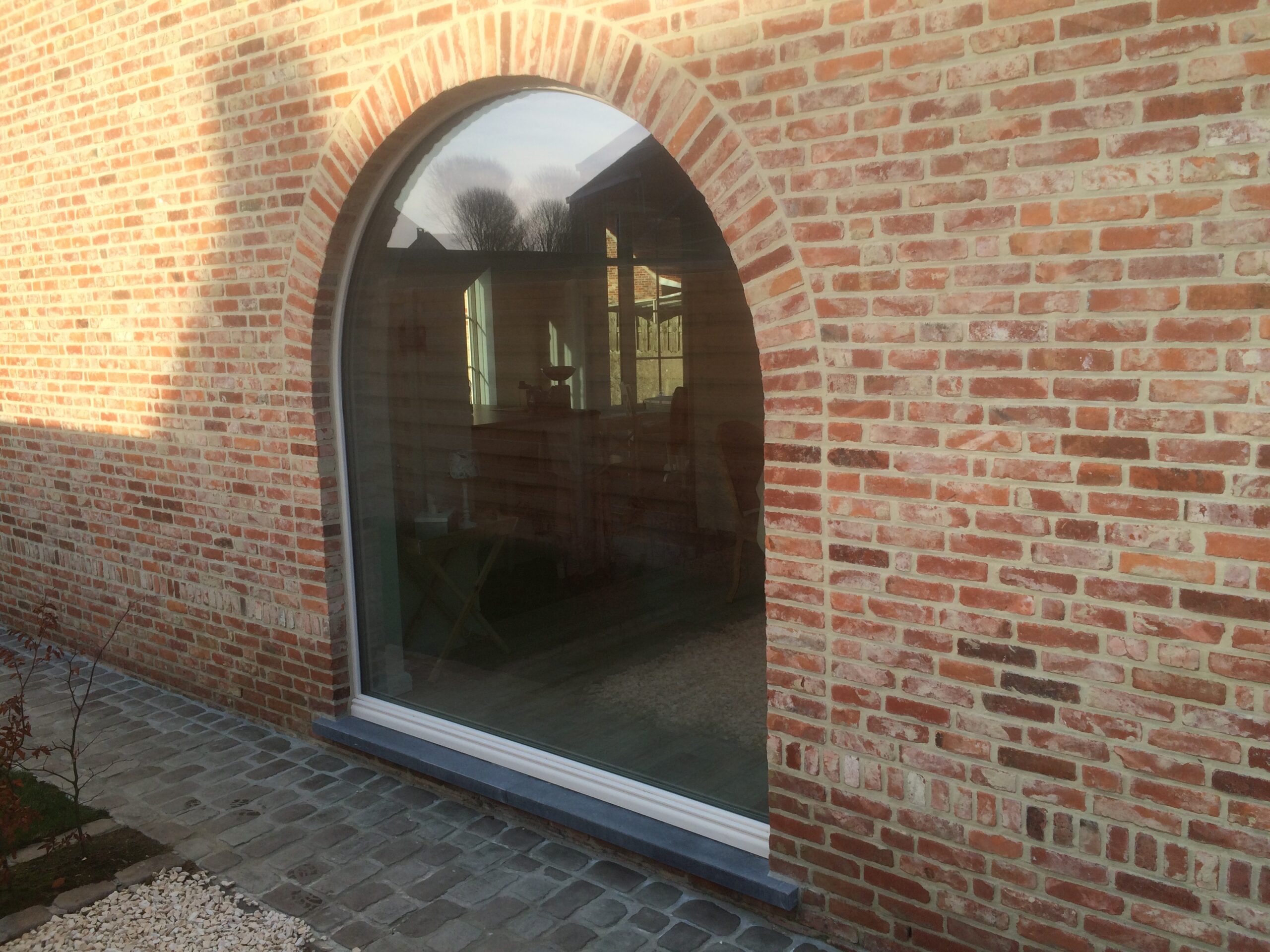 019 - Ronde vaste raam