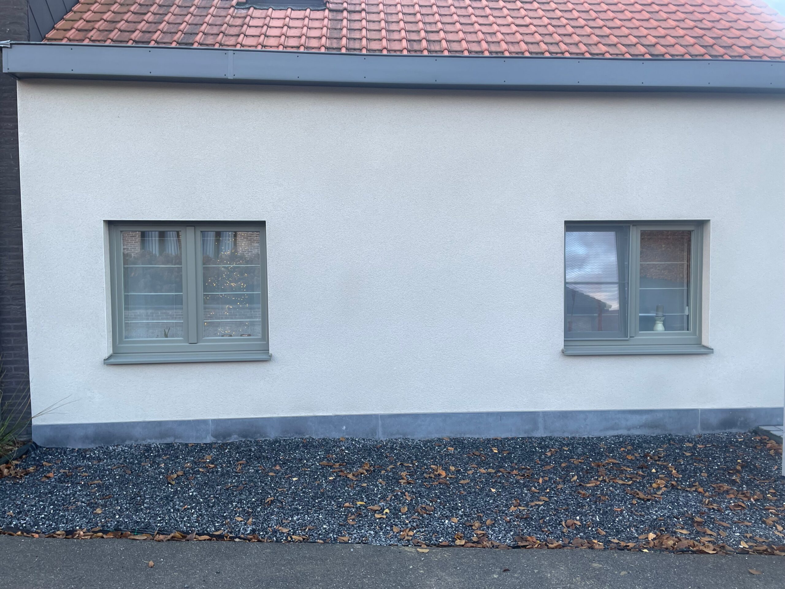 Dubbele draaikiepraam met aluminium plaatdorpel voor crepi