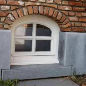 Retro draaikiepraam in afzelia