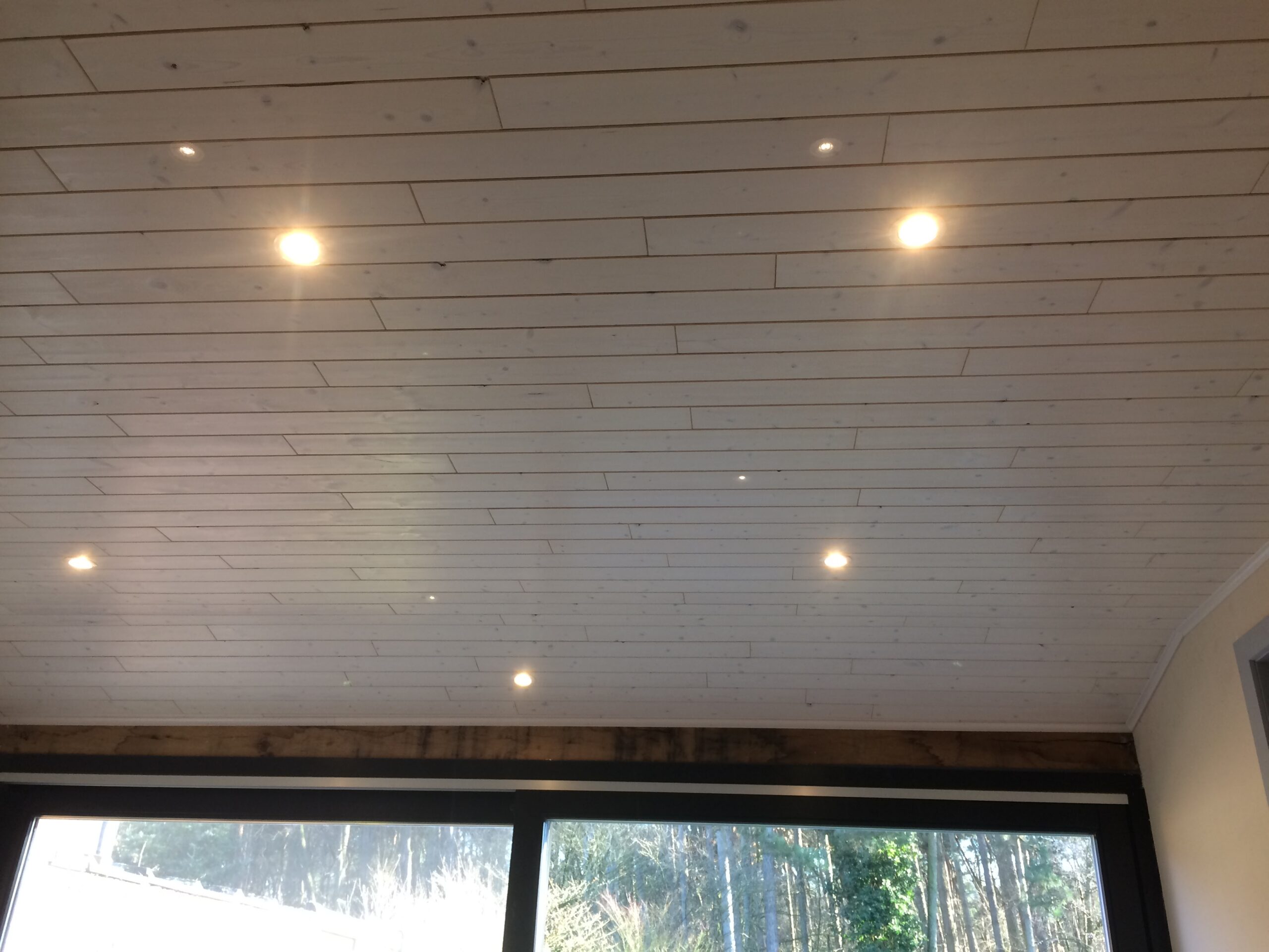 027 - Plafond met spotjes