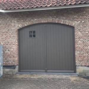 Kantelpoort in afzelia