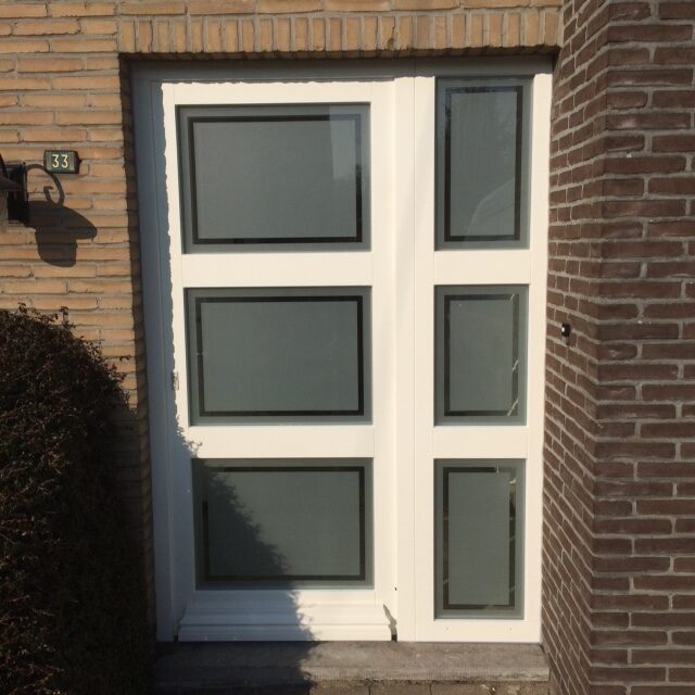 062 - Voordeur met zijlicht in afzelia