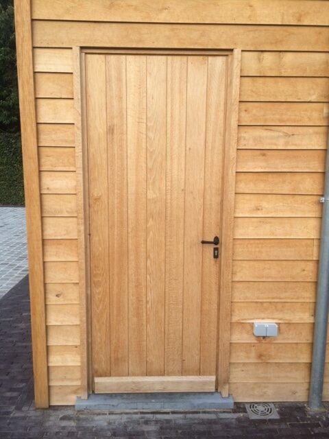 067 - Garagedeur in eik
