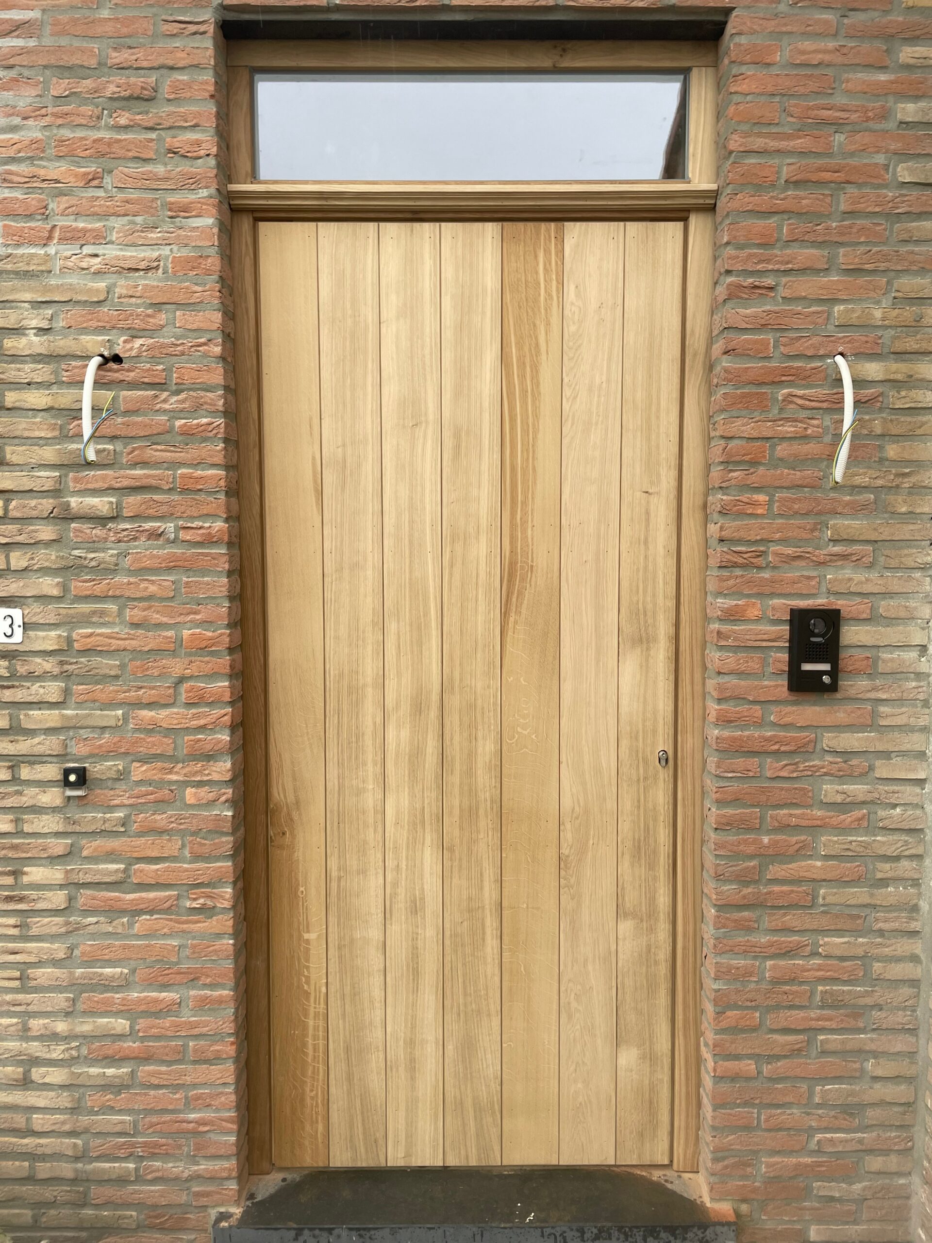 080 - Voordeur met sierlat bovenaan in eik