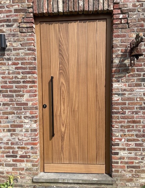 110 - Voordeur in afrormosia